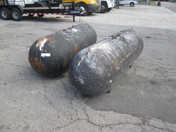 Used  250 Gallon Propane Tank - Image 2