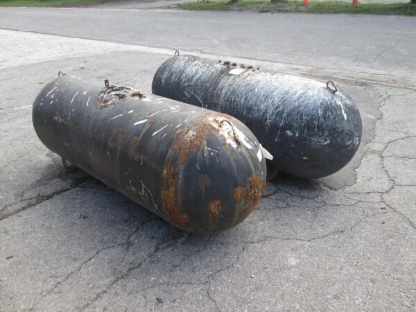 Used  250 Gallon Propane Tank - Image 4