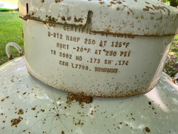 Used 120 Vertical Propane TANKS - Image 2