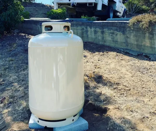 Used 120 Vertical Propane TANKS - Image 3